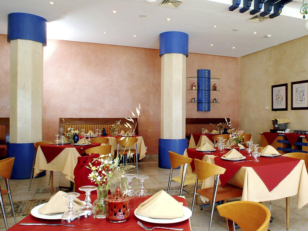 Ibis Fnideq Hotel Екстериор снимка