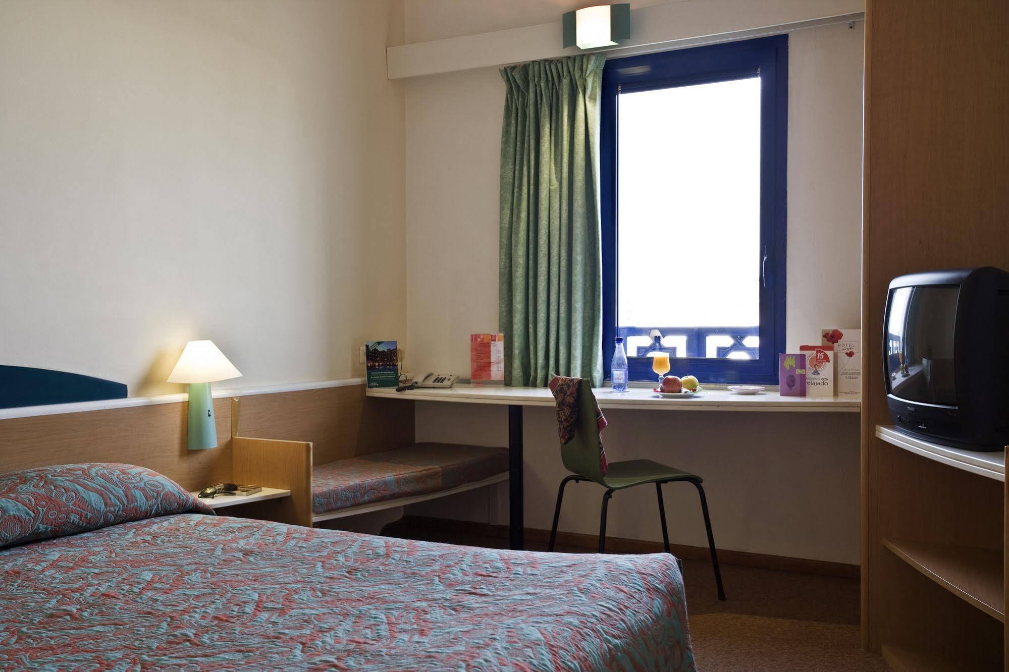 Ibis Fnideq Hotel Екстериор снимка